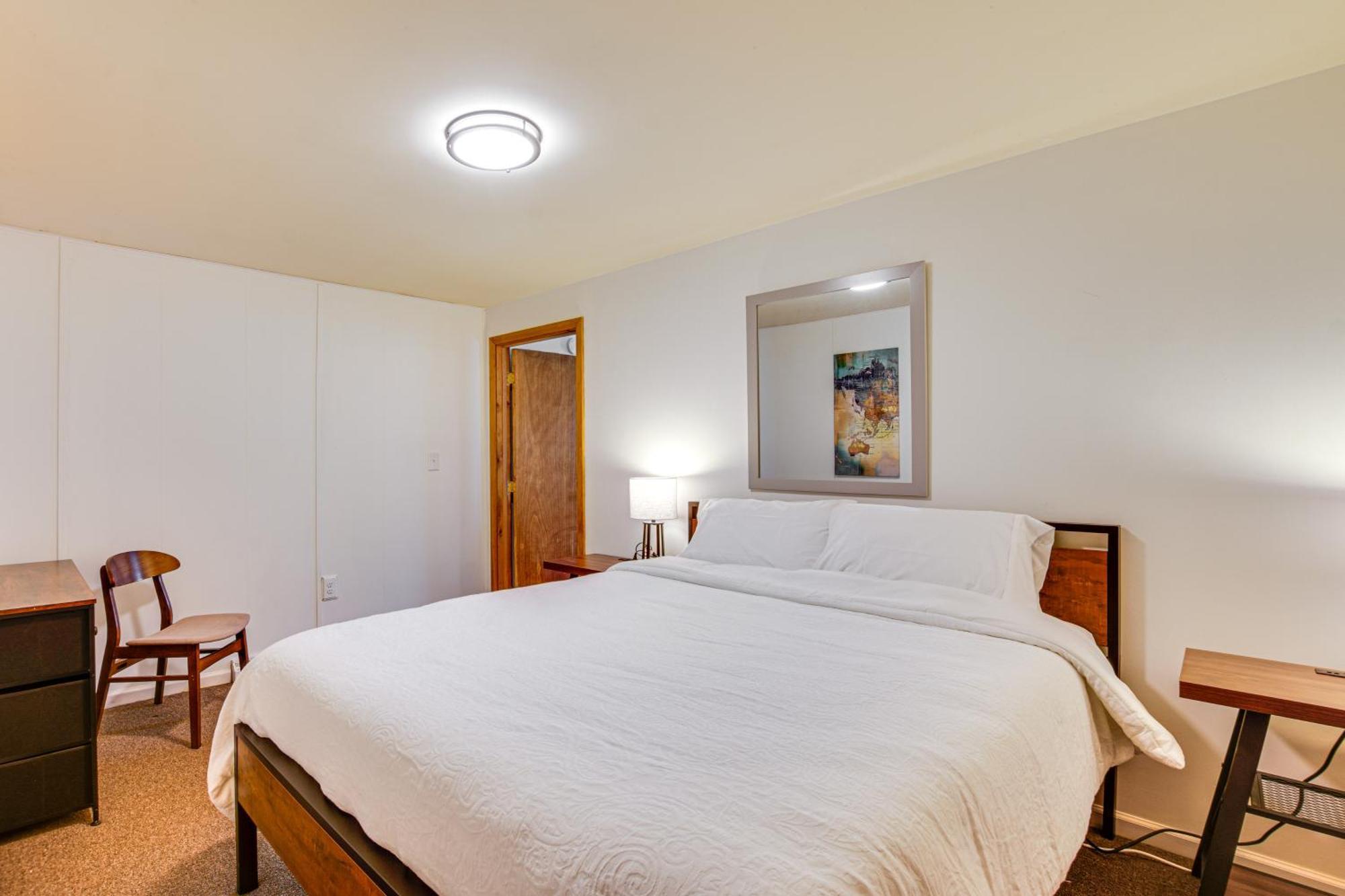 Apartment Cozy - 3 Mi To Downtown!