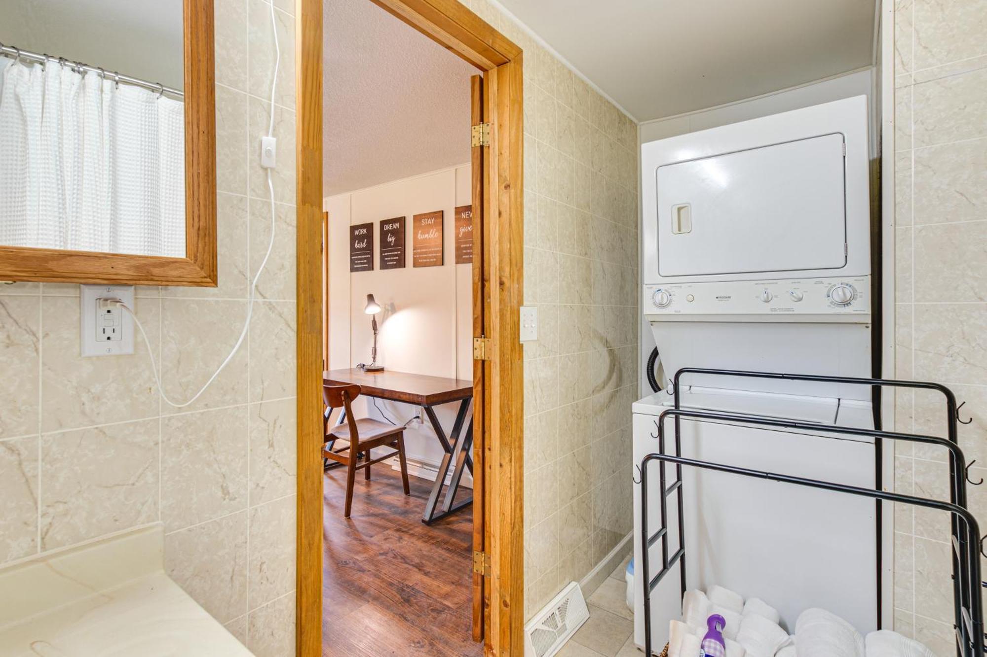 Cozy - 3 Mi To Downtown! Apartment