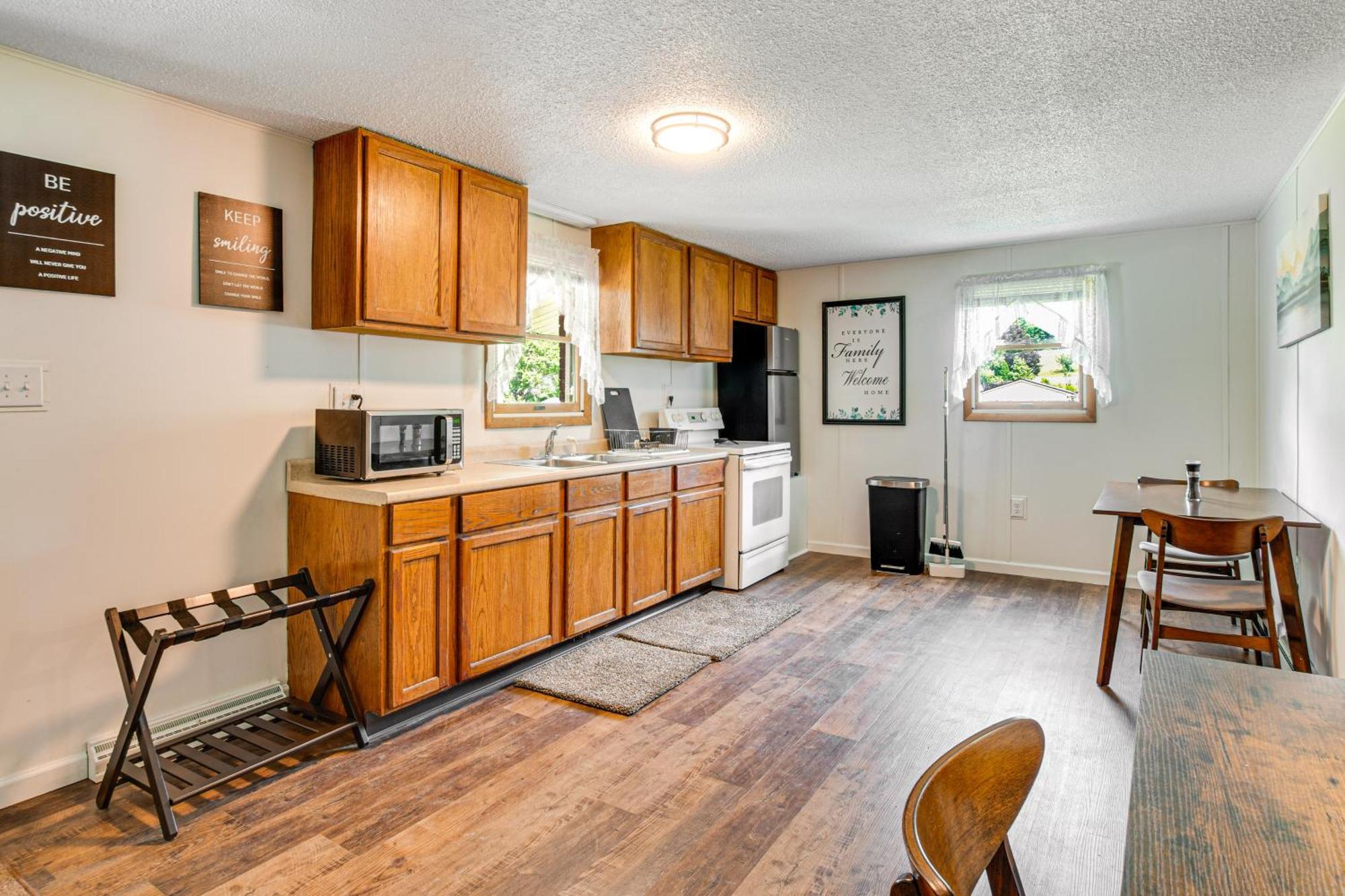 Cozy - 3 Mi To Downtown! Apartment